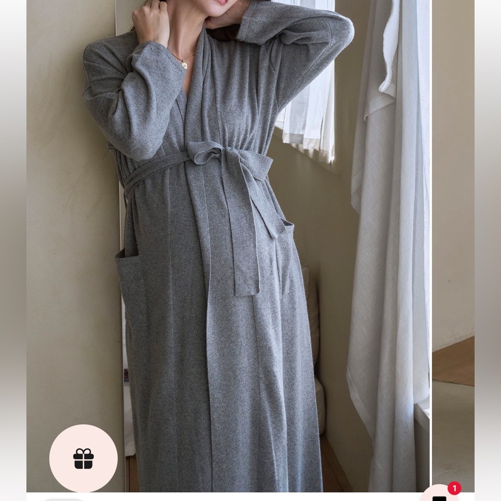 100% CASHMERE ROBE